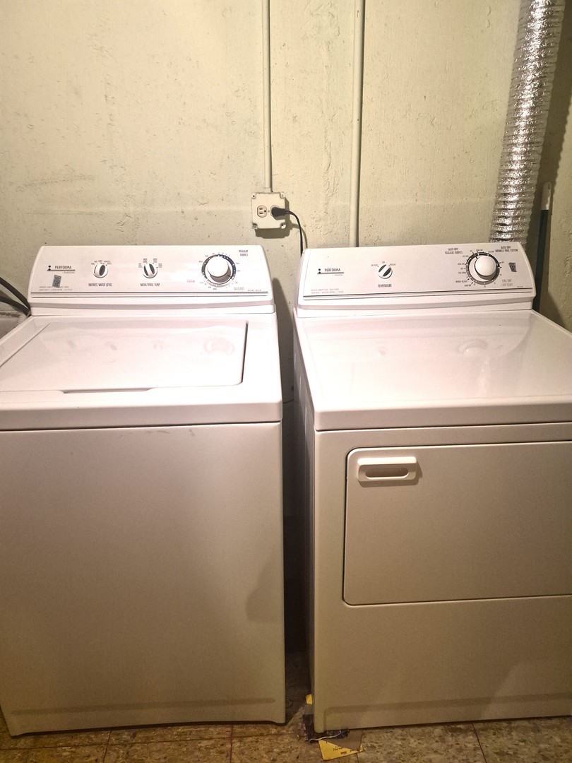 17W755 Standish Lane, Villa Park, IL 60181