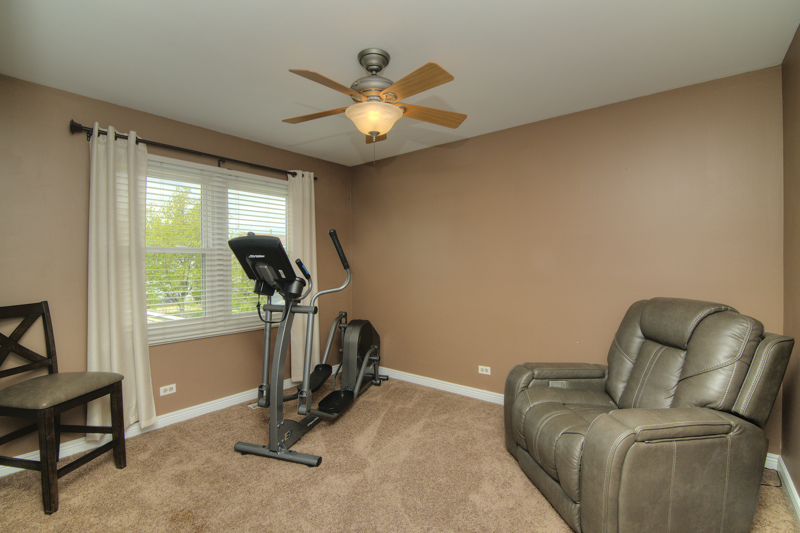 421 Burke Drive, Carol Stream, IL 60188