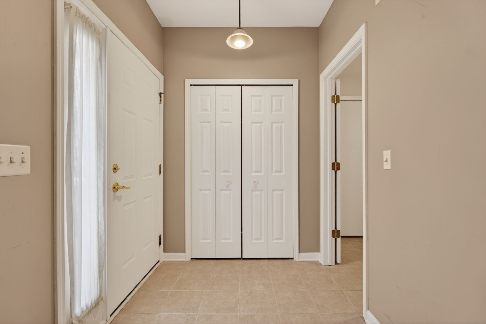 1226 Rhodes Lane #1226, Naperville, IL 60540