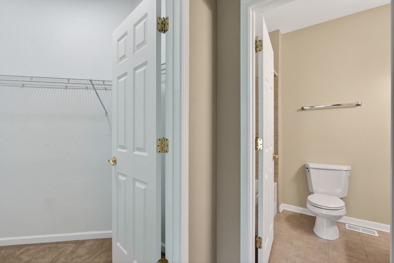 1226 Rhodes Lane #1226, Naperville, IL 60540