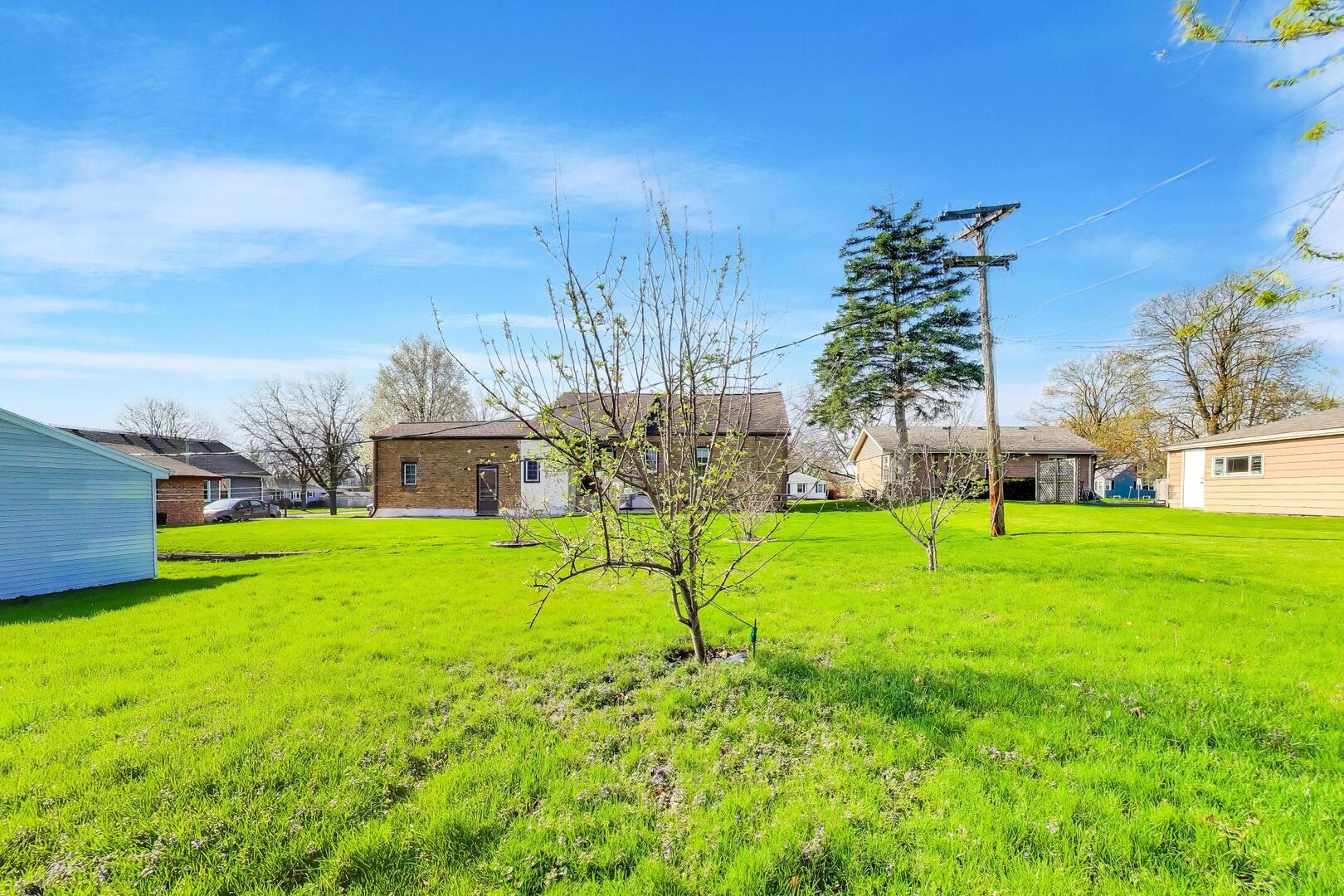 738 S Yale Avenue, Villa Park, IL 60181