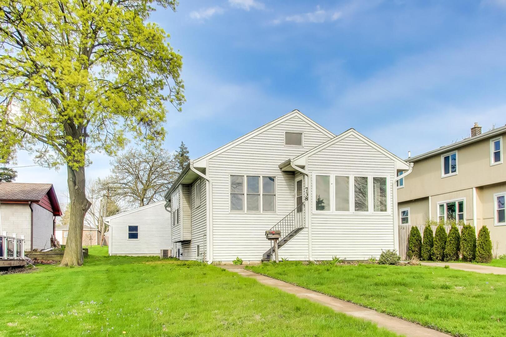 738 S Yale Avenue, Villa Park, IL 60181