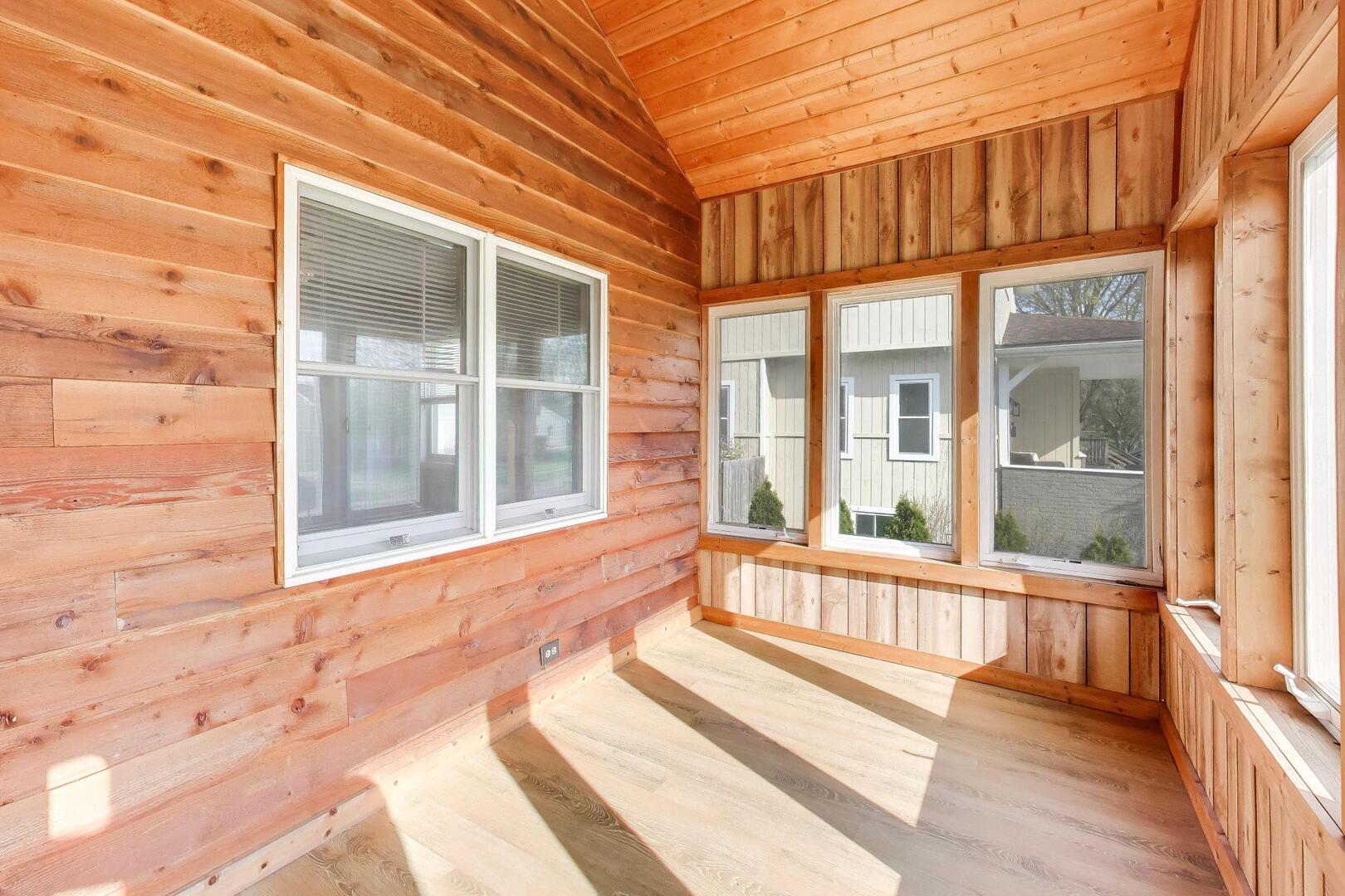 738 S Yale Avenue, Villa Park, IL 60181