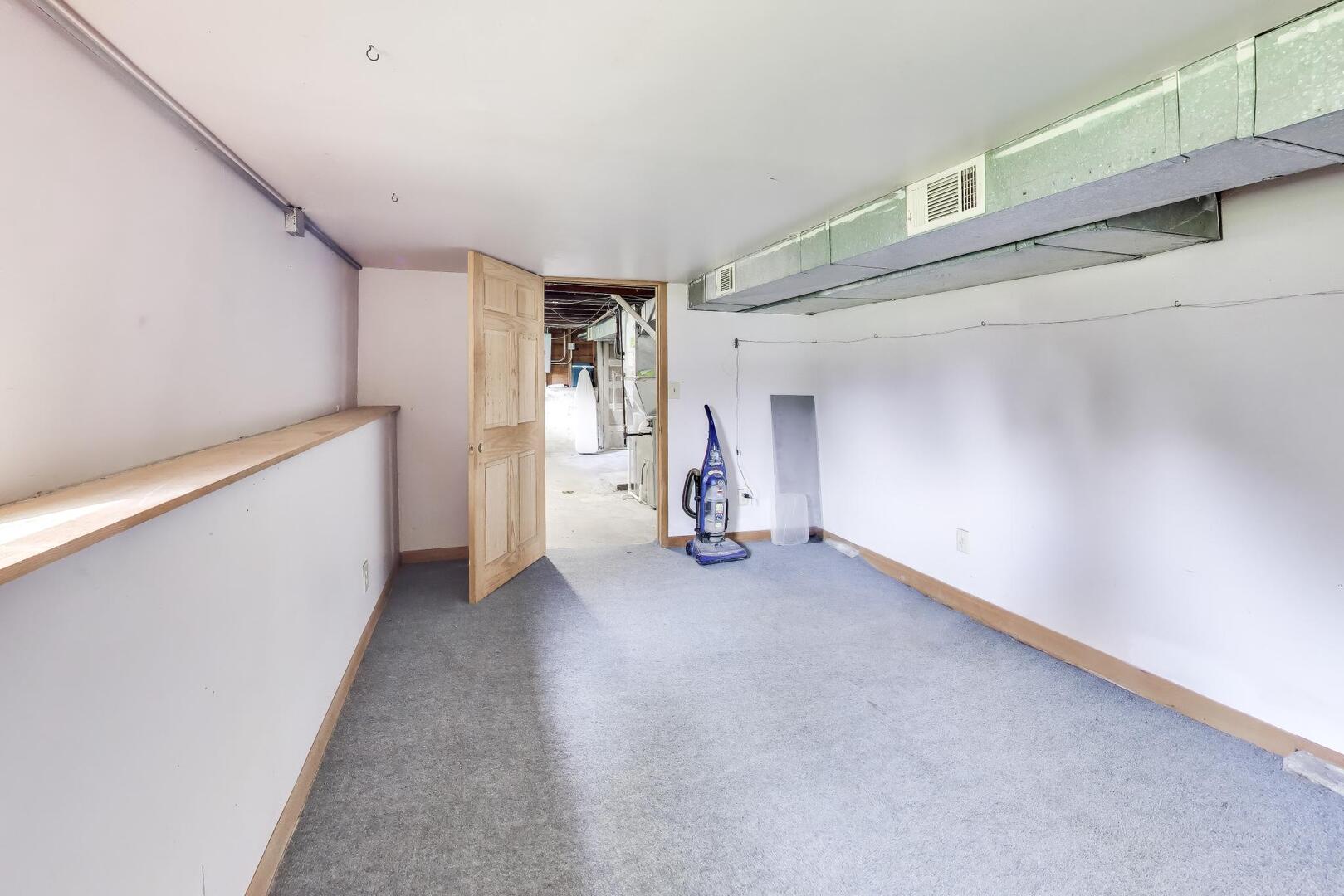 738 S Yale Avenue, Villa Park, IL 60181