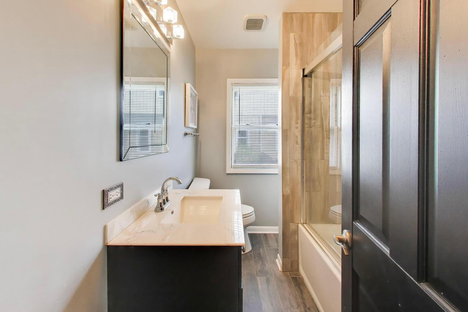 738 S Yale Avenue, Villa Park, IL 60181