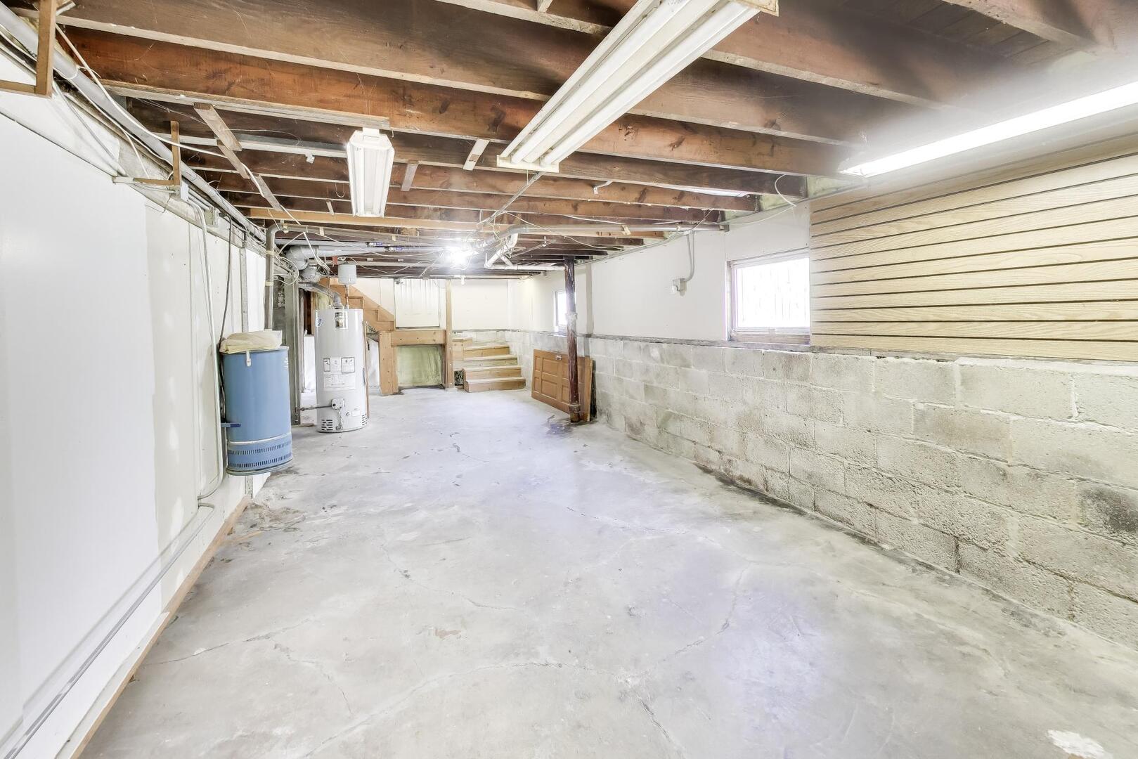 738 S Yale Avenue, Villa Park, IL 60181