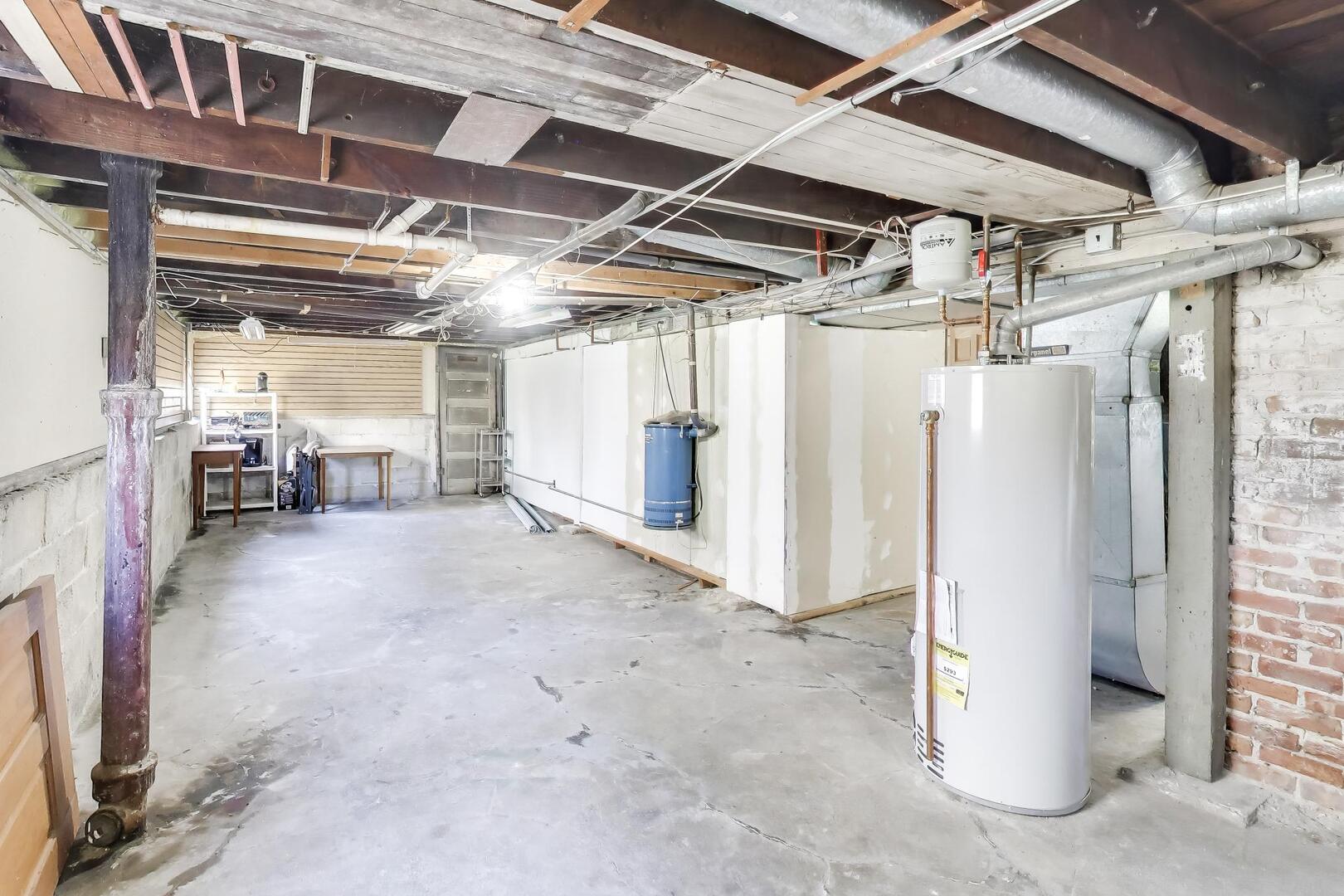 738 S Yale Avenue, Villa Park, IL 60181