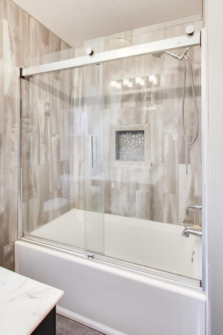 738 S Yale Avenue, Villa Park, IL 60181