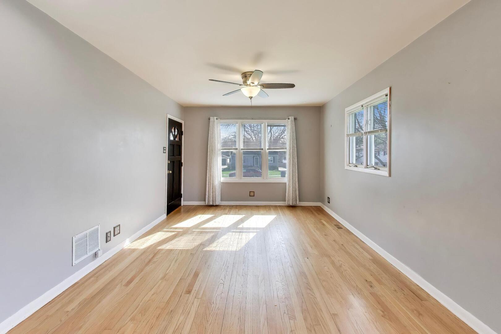 738 S Yale Avenue, Villa Park, IL 60181