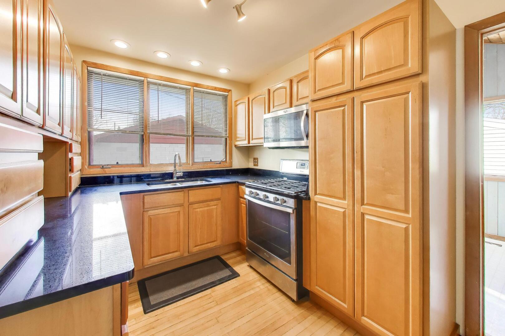 738 S Yale Avenue, Villa Park, IL 60181