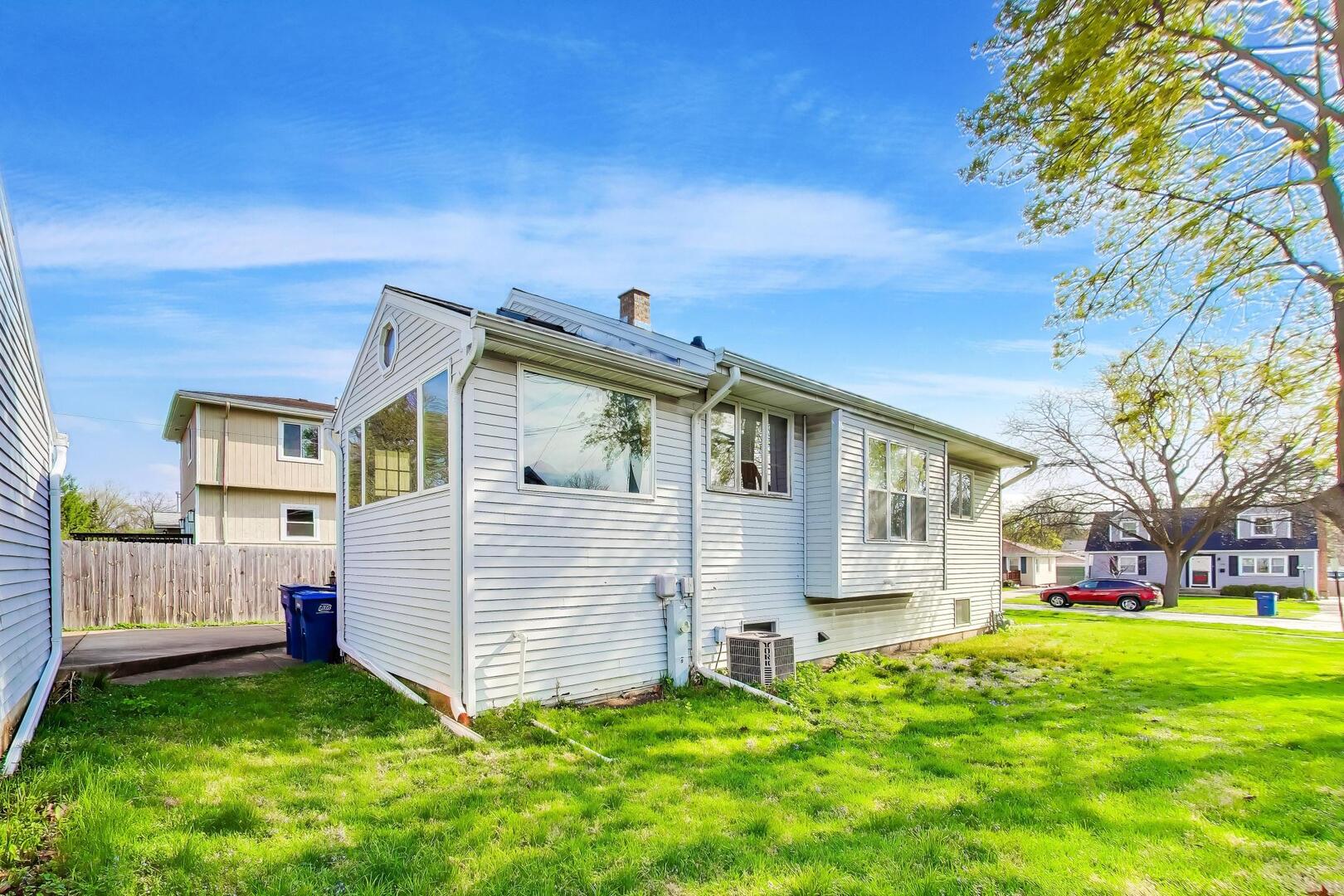 738 S Yale Avenue, Villa Park, IL 60181