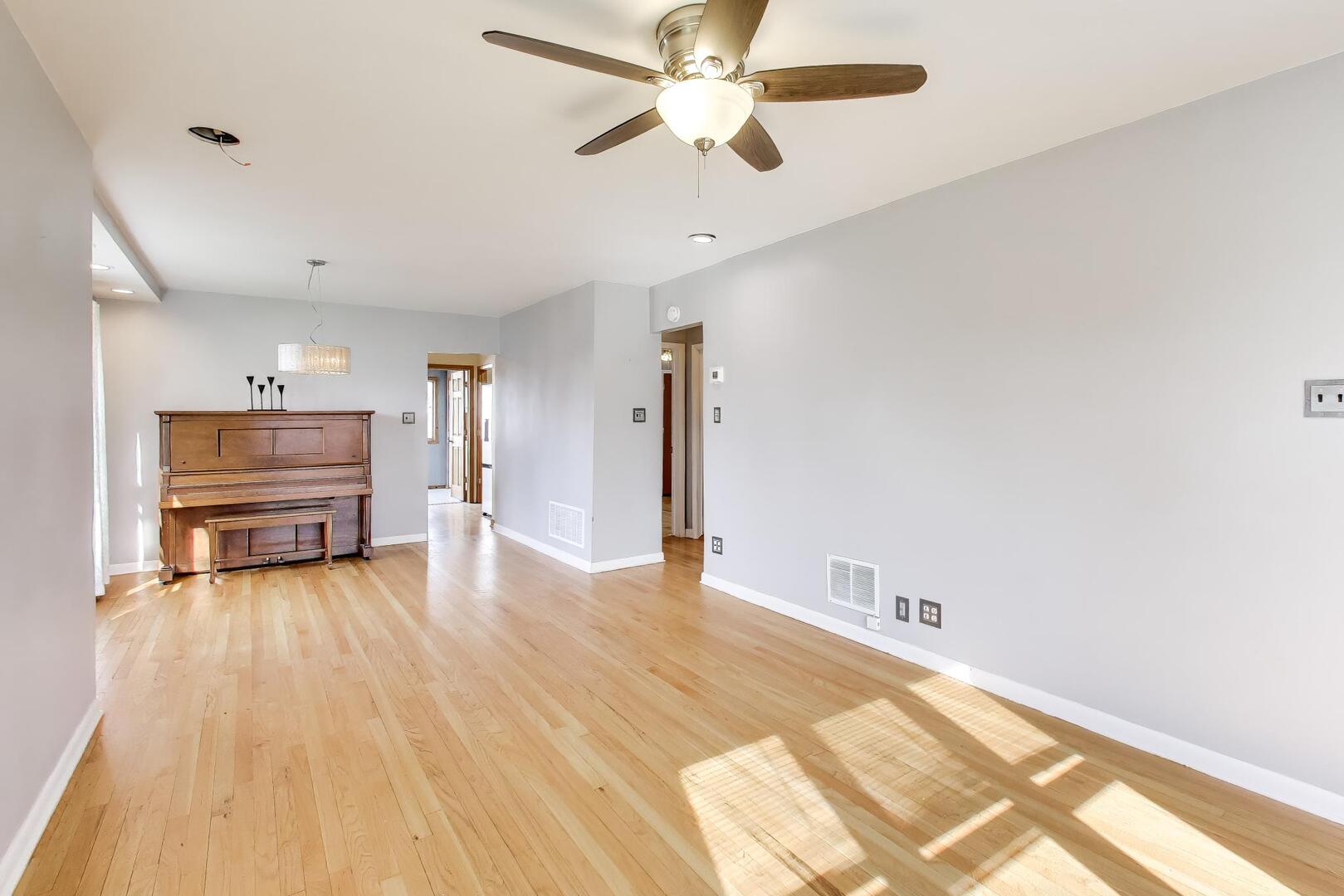 738 S Yale Avenue, Villa Park, IL 60181