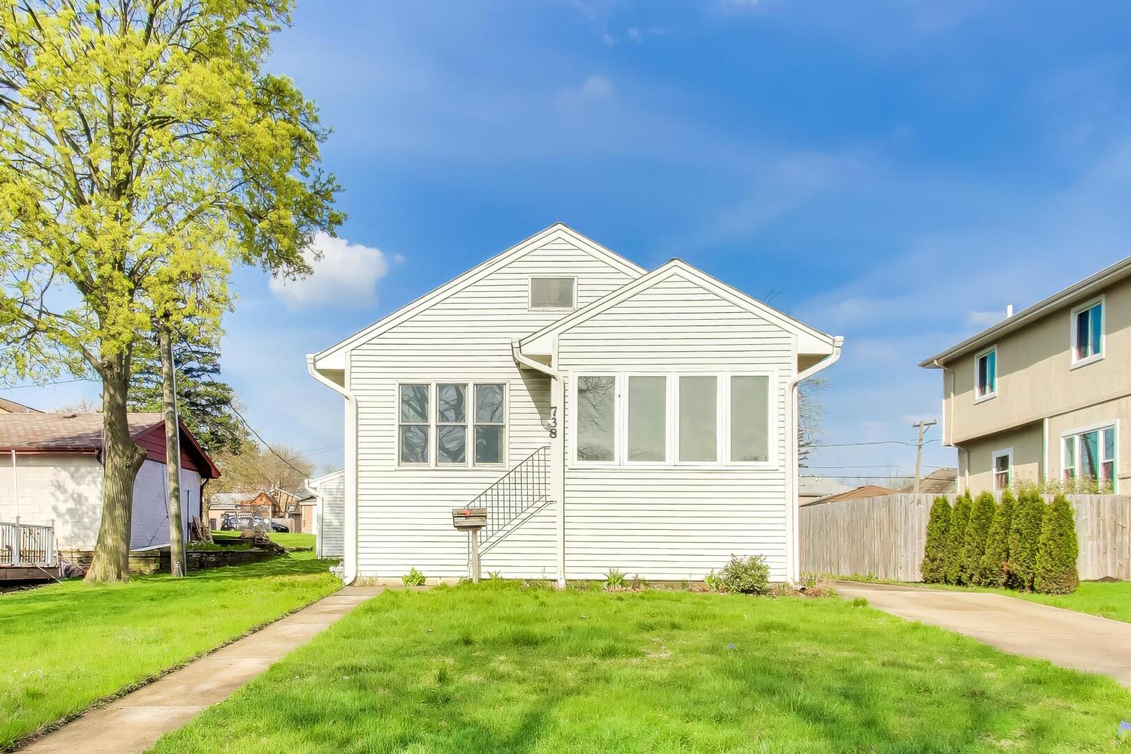 738 S Yale Avenue, Villa Park, IL 60181