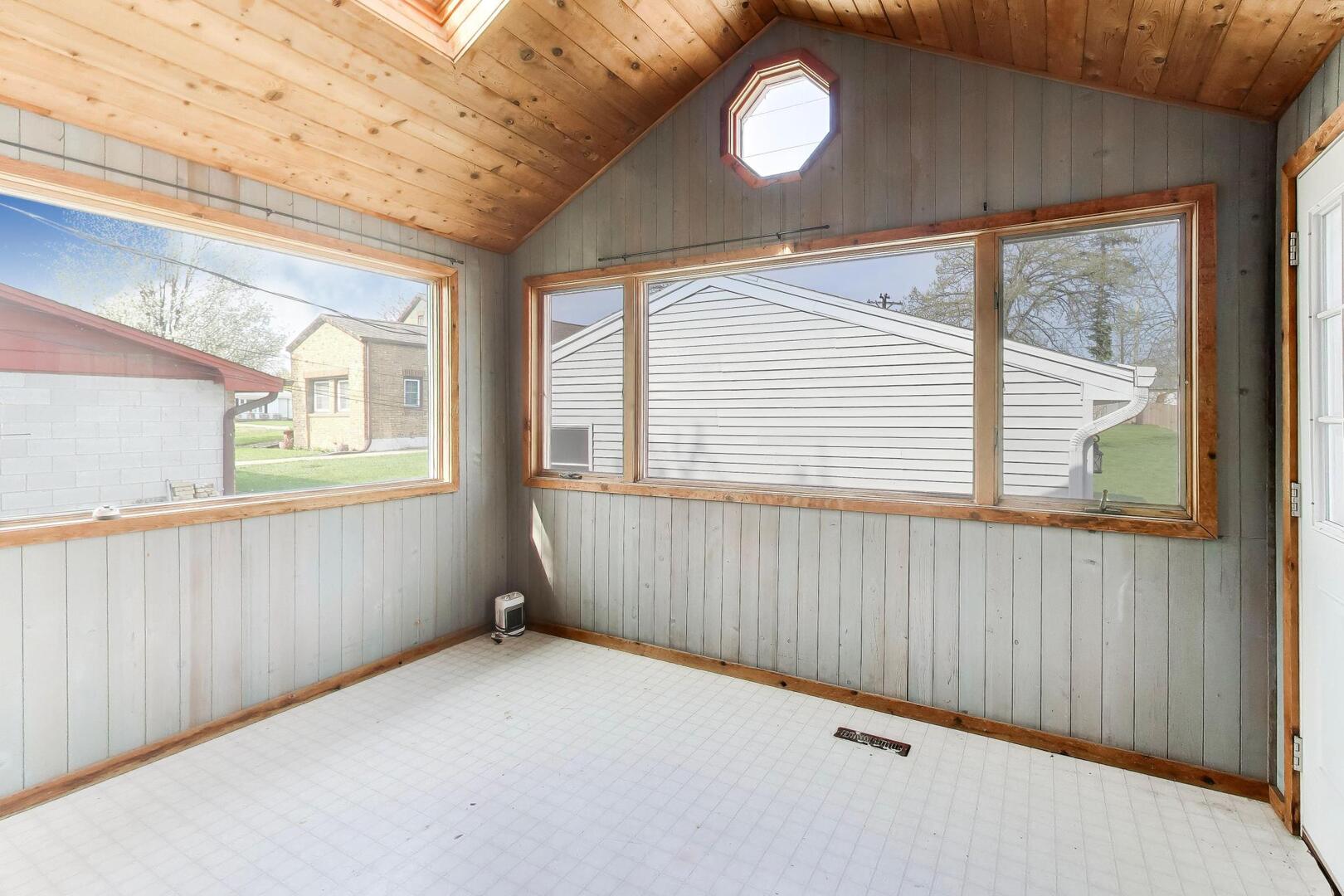 738 S Yale Avenue, Villa Park, IL 60181