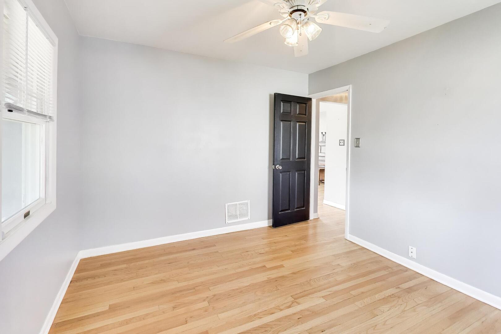 738 S Yale Avenue, Villa Park, IL 60181