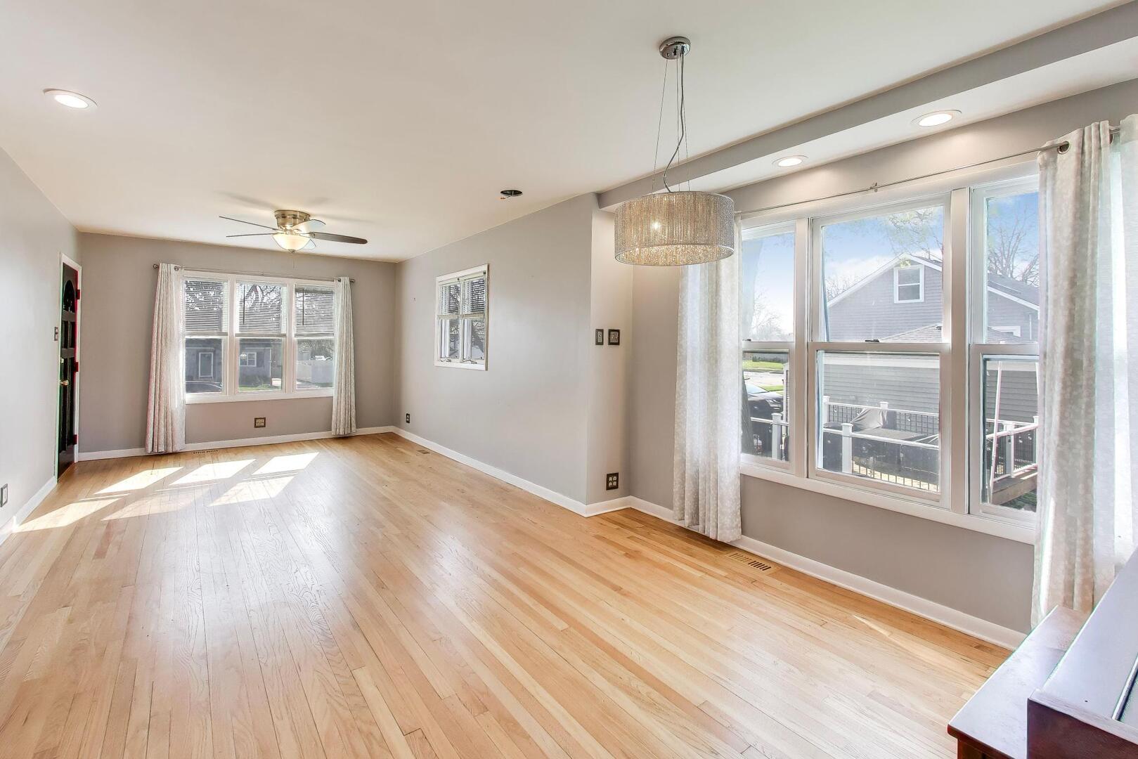 738 S Yale Avenue, Villa Park, IL 60181