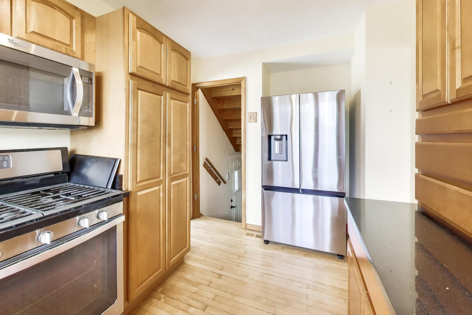 738 S Yale Avenue, Villa Park, IL 60181