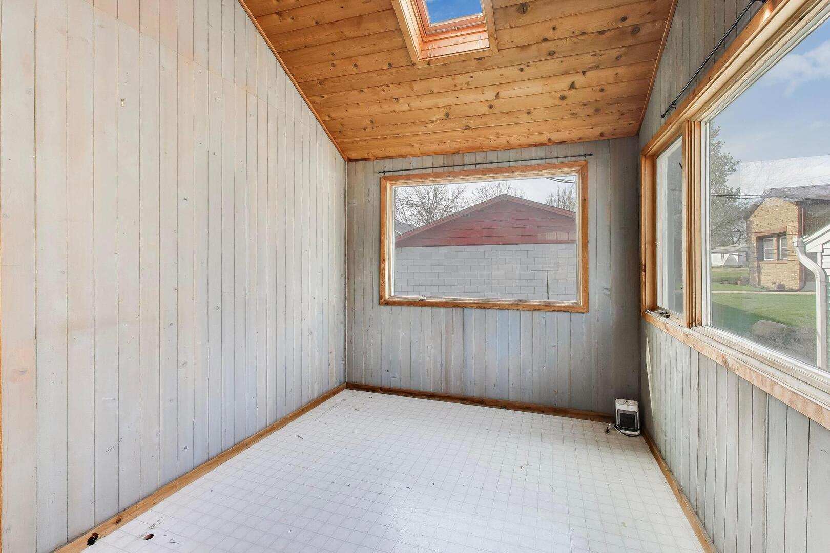 738 S Yale Avenue, Villa Park, IL 60181