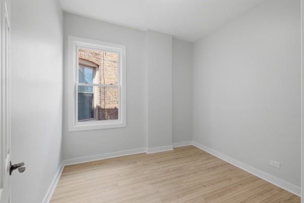 6139 S Saint Lawrence Avenue, Chicago, IL 60637