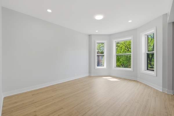 6139 S Saint Lawrence Avenue, Chicago, IL 60637