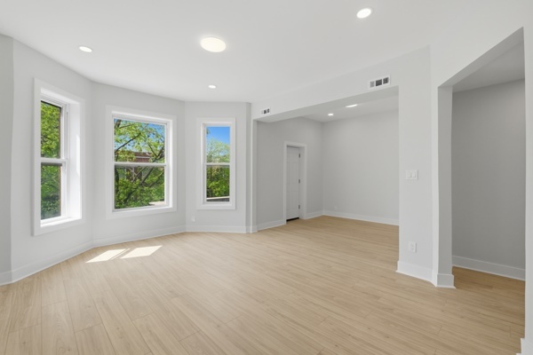 6139 S Saint Lawrence Avenue, Chicago, IL 60637