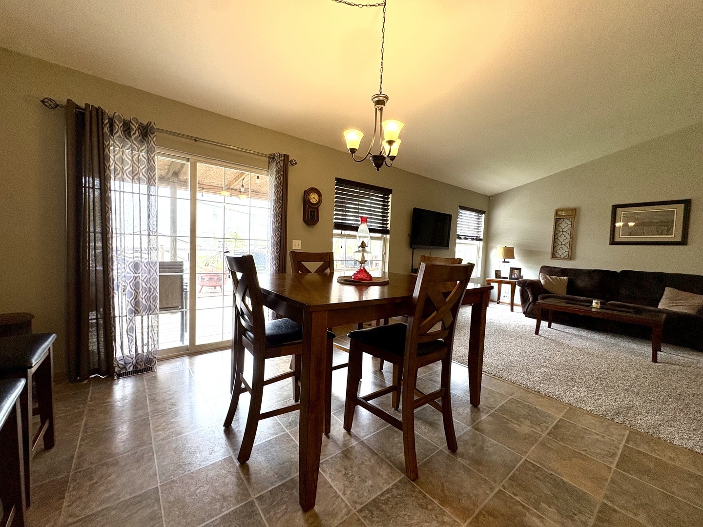 3150 Montrose Drive, Lake In The Hills, IL 60156