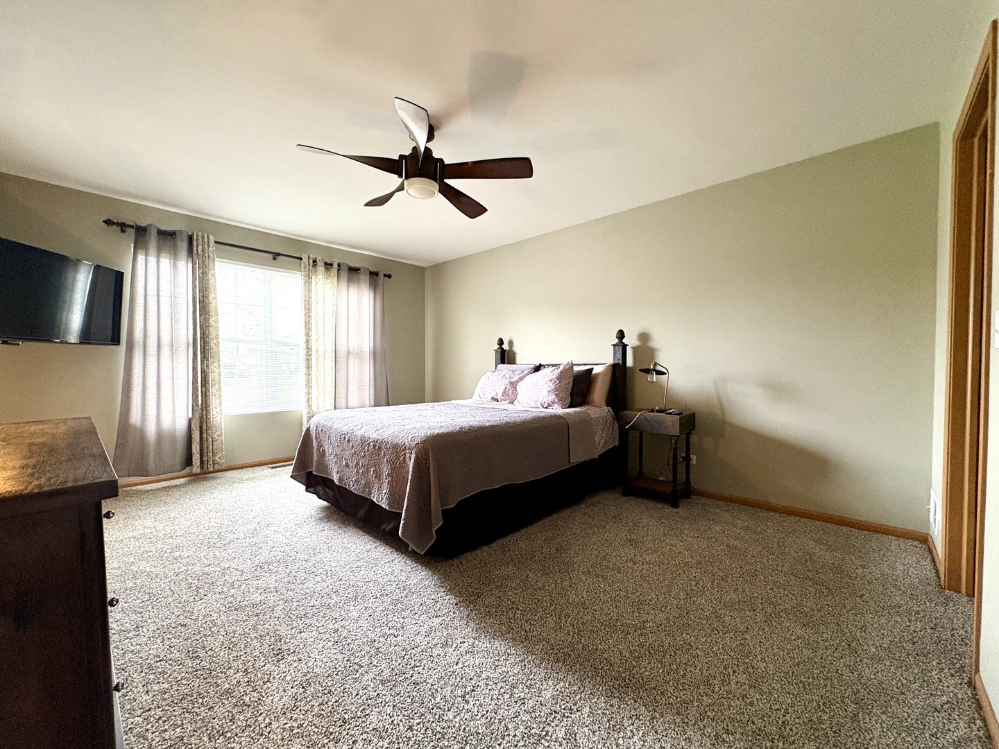 3150 Montrose Drive, Lake In The Hills, IL 60156