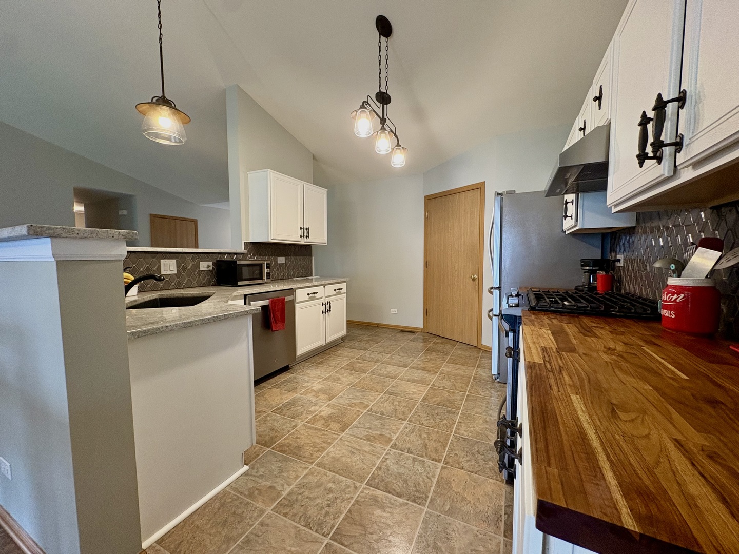 3150 Montrose Drive, Lake In The Hills, IL 60156