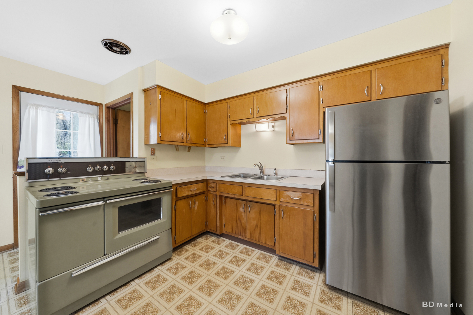 15742 Le Claire Avenue, Oak Forest, IL 60452
