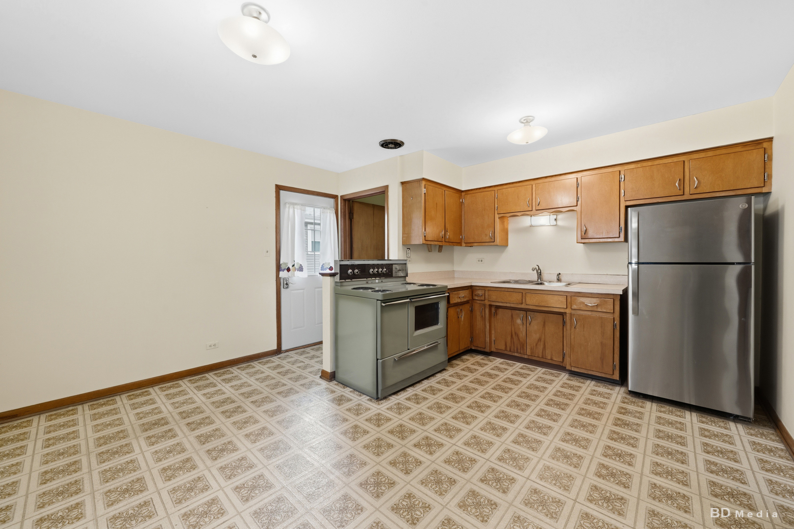 15742 Le Claire Avenue, Oak Forest, IL 60452