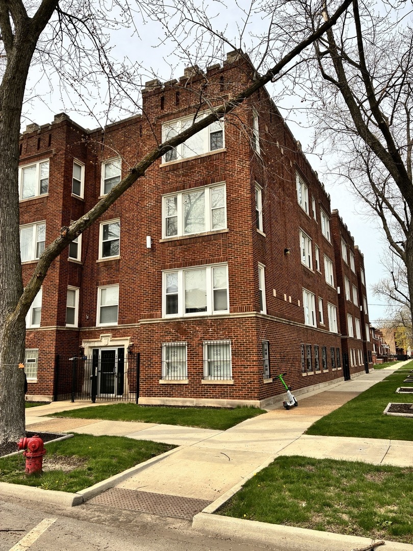 6852 S DANTE Avenue #3E, Chicago, IL 60637