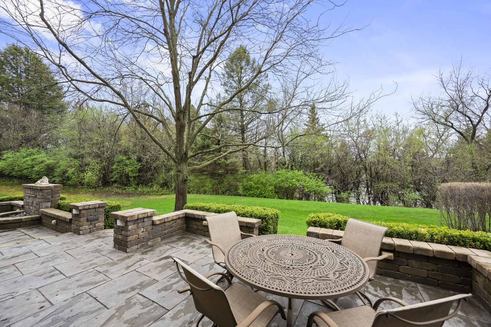 707 Stone Canyon Circle, Inverness, IL 60010