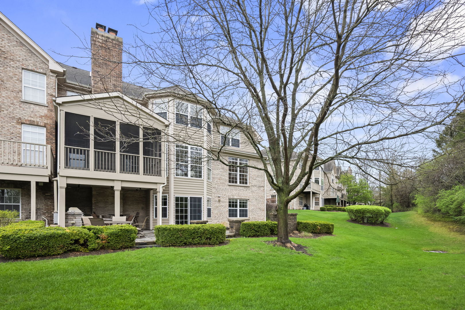 707 Stone Canyon Circle, Inverness, IL 60010