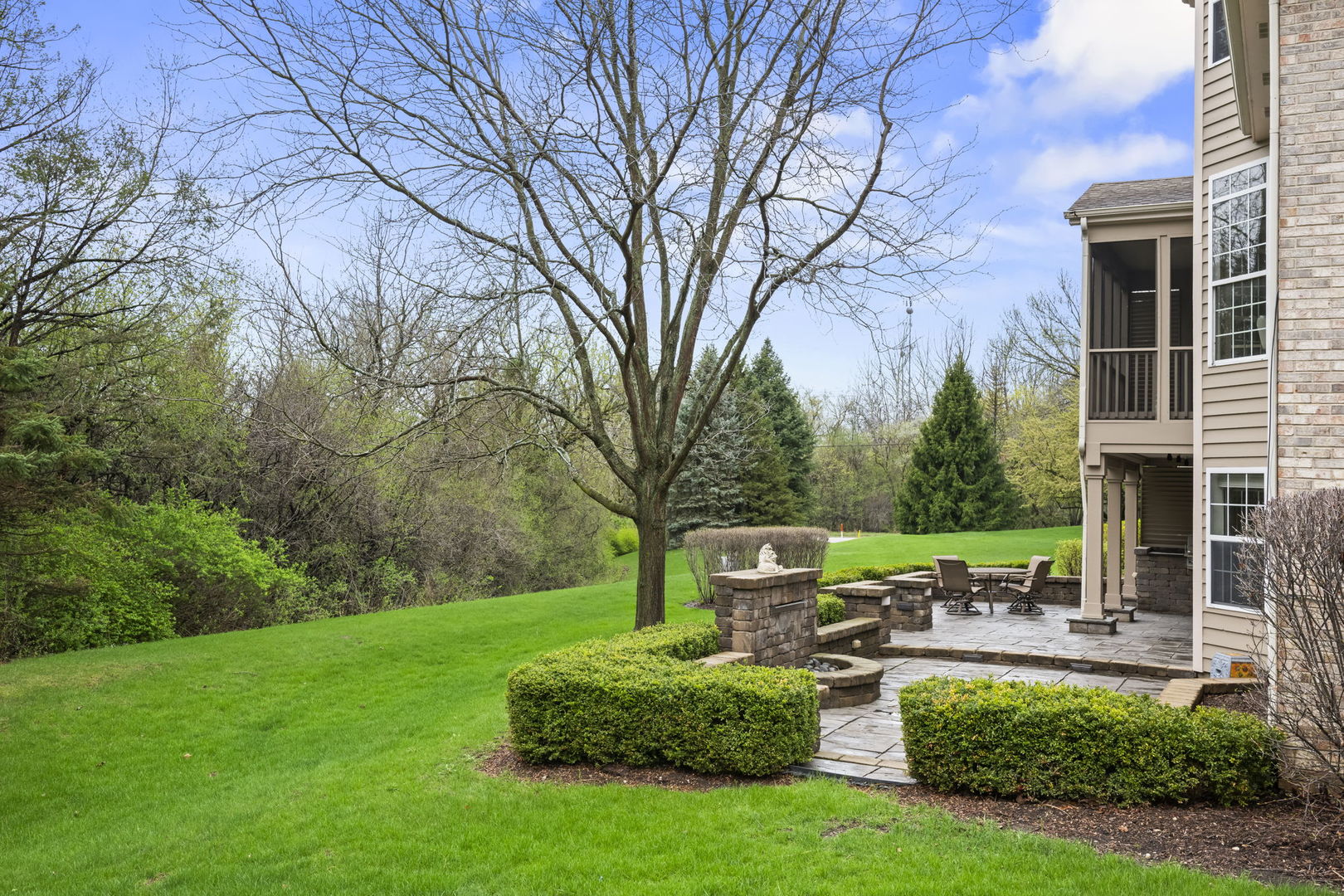 707 Stone Canyon Circle, Inverness, IL 60010