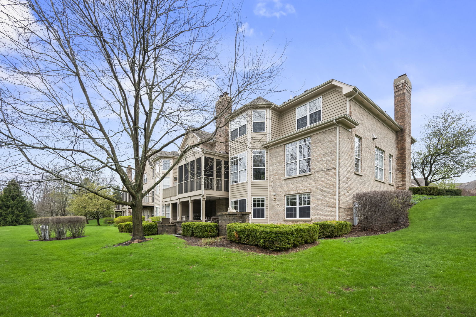707 Stone Canyon Circle, Inverness, IL 60010