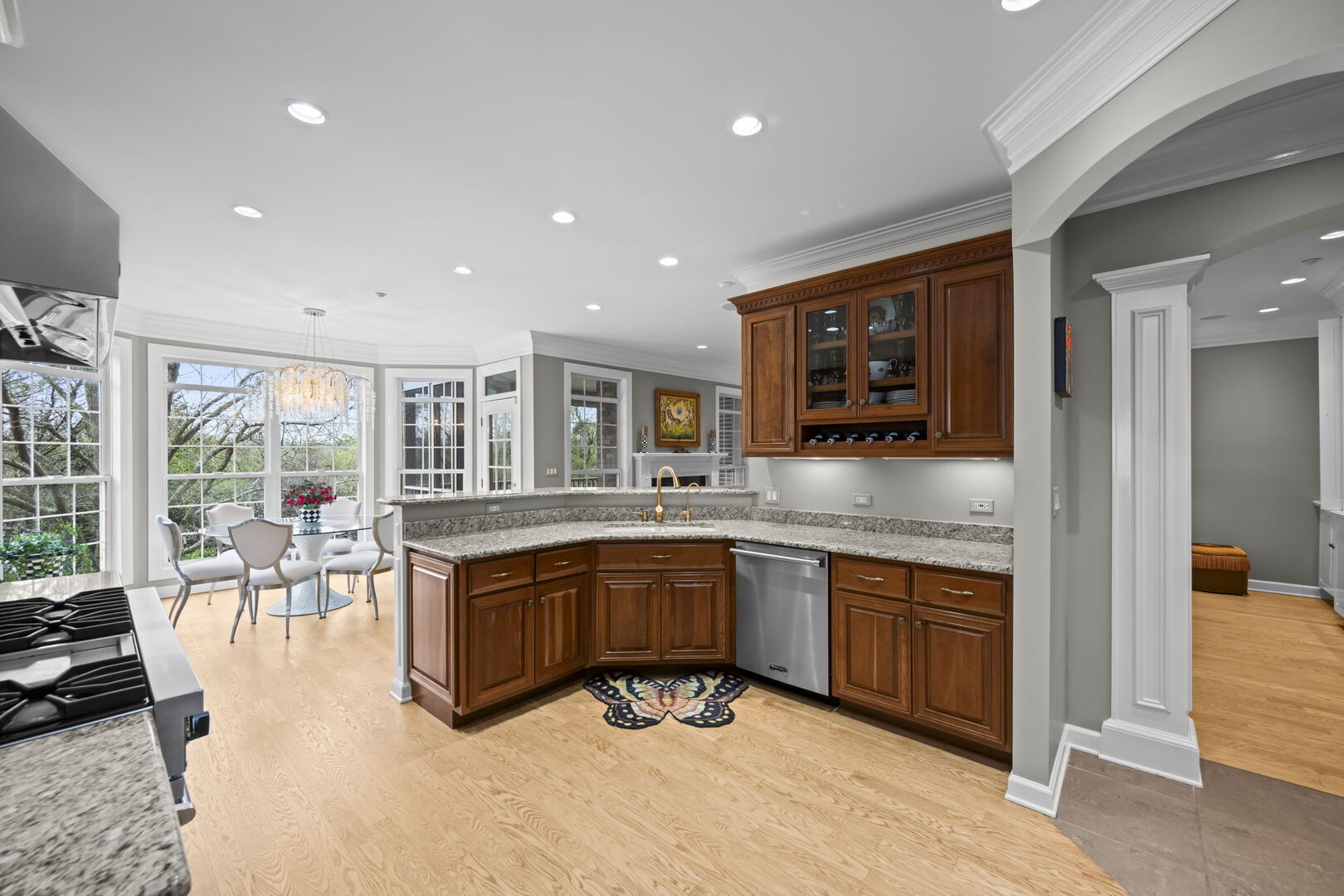707 Stone Canyon Circle, Inverness, IL 60010