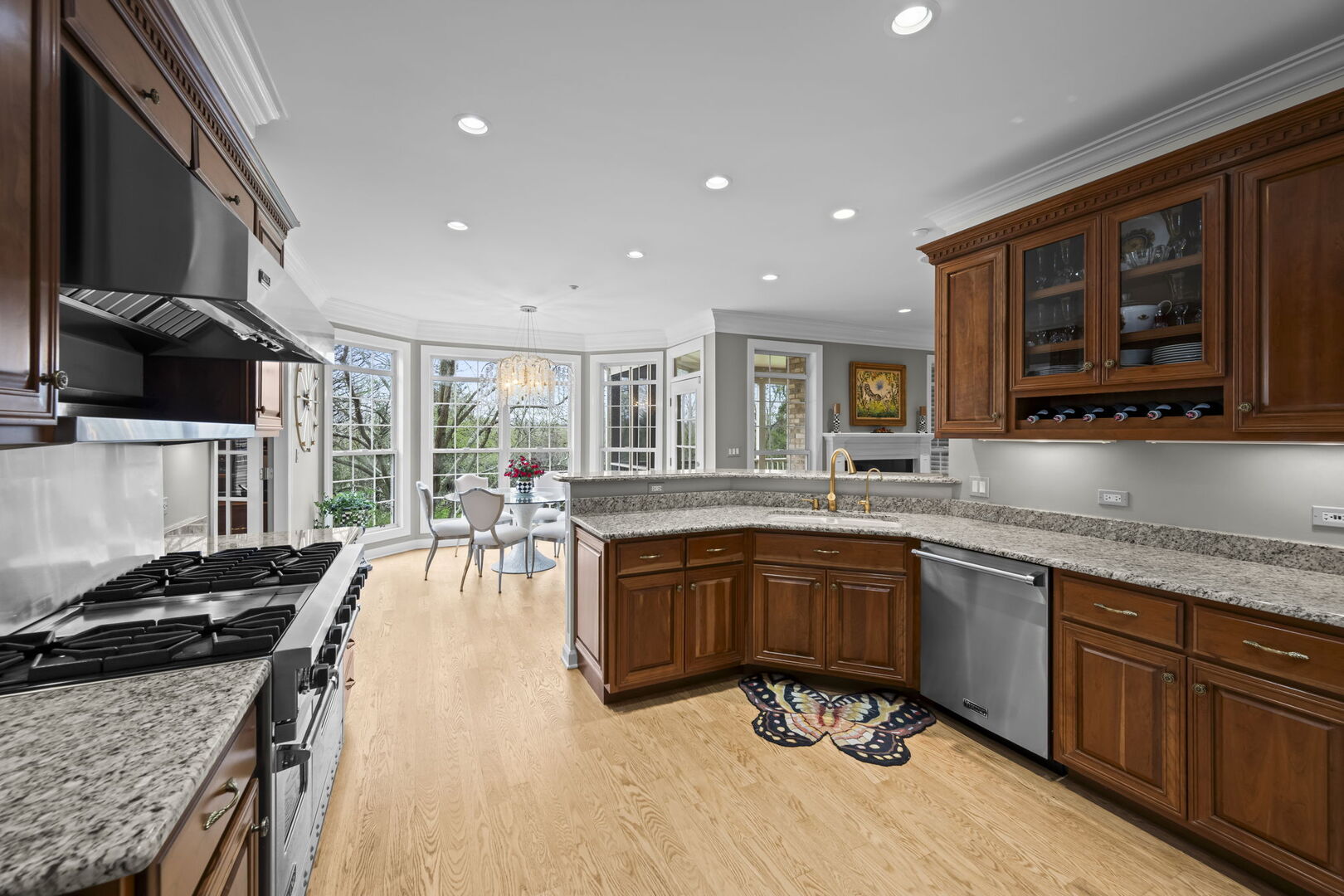 707 Stone Canyon Circle, Inverness, IL 60010