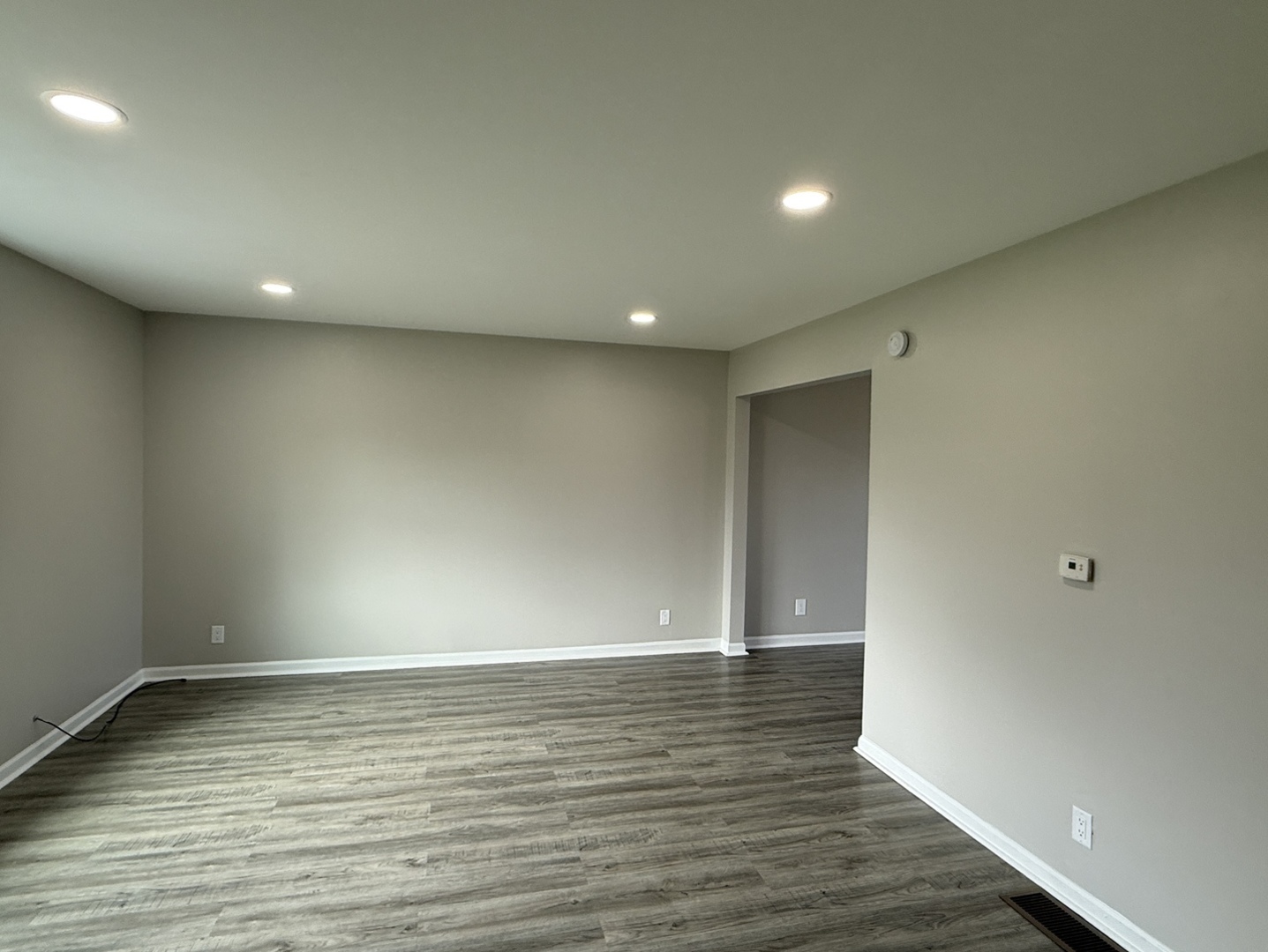 691 OLD INDIAN TRAIL Road, Aurora, IL 60506