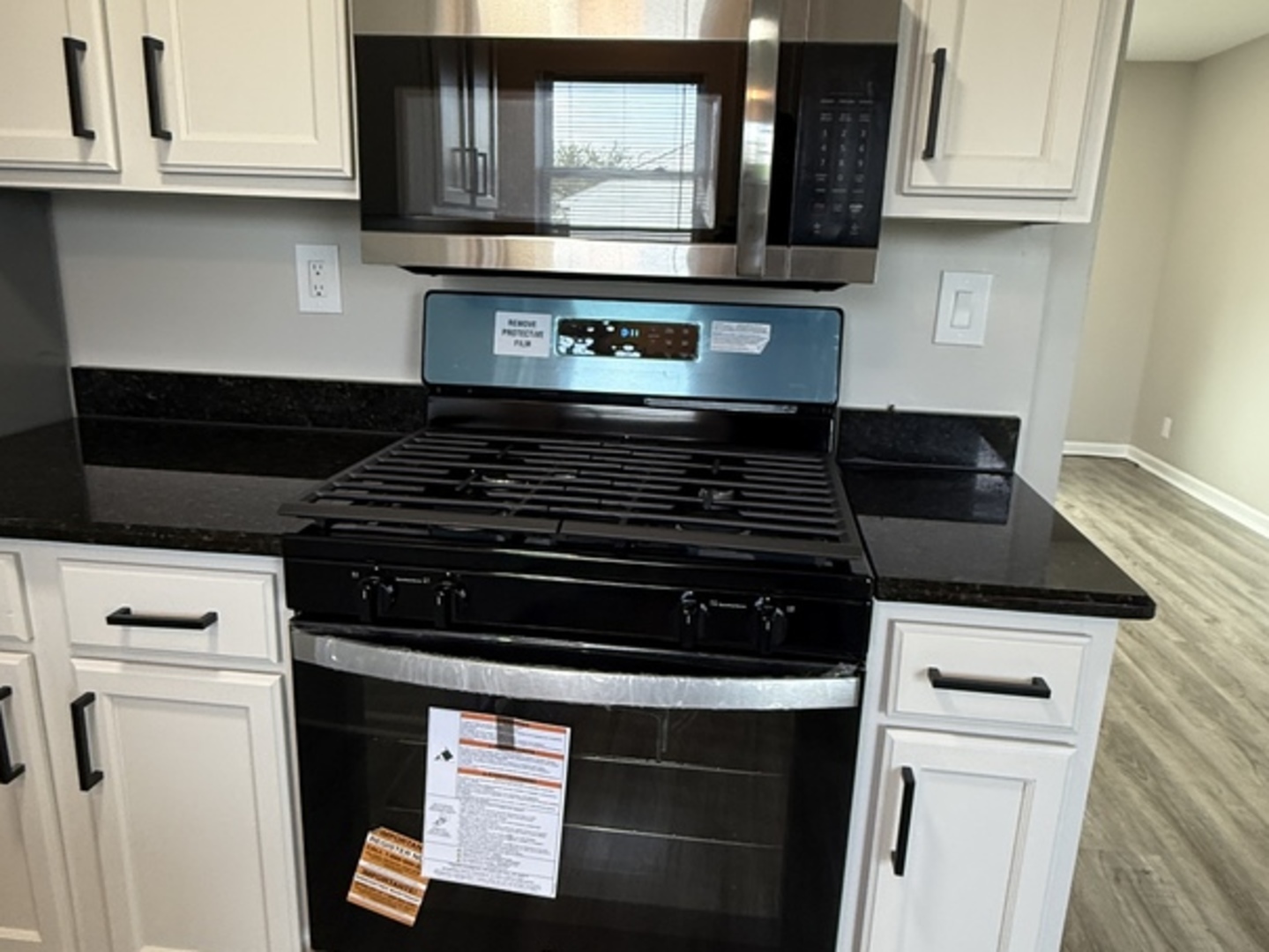 691 OLD INDIAN TRAIL Road, Aurora, IL 60506