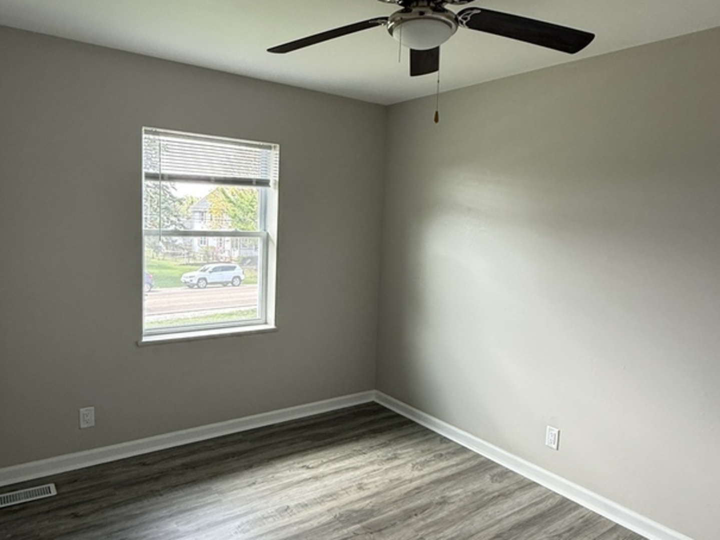 691 OLD INDIAN TRAIL Road, Aurora, IL 60506