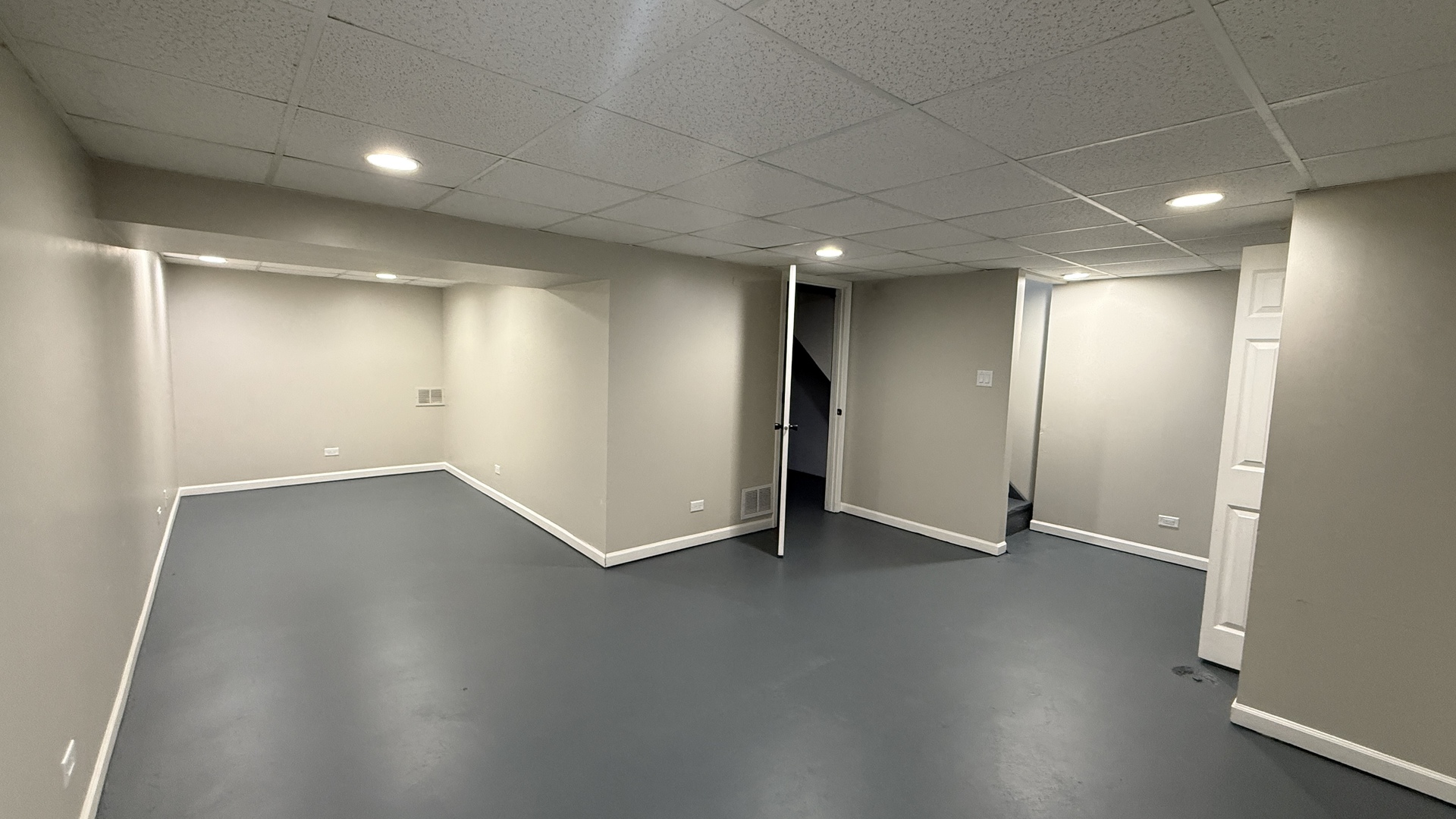 691 OLD INDIAN TRAIL Road, Aurora, IL 60506