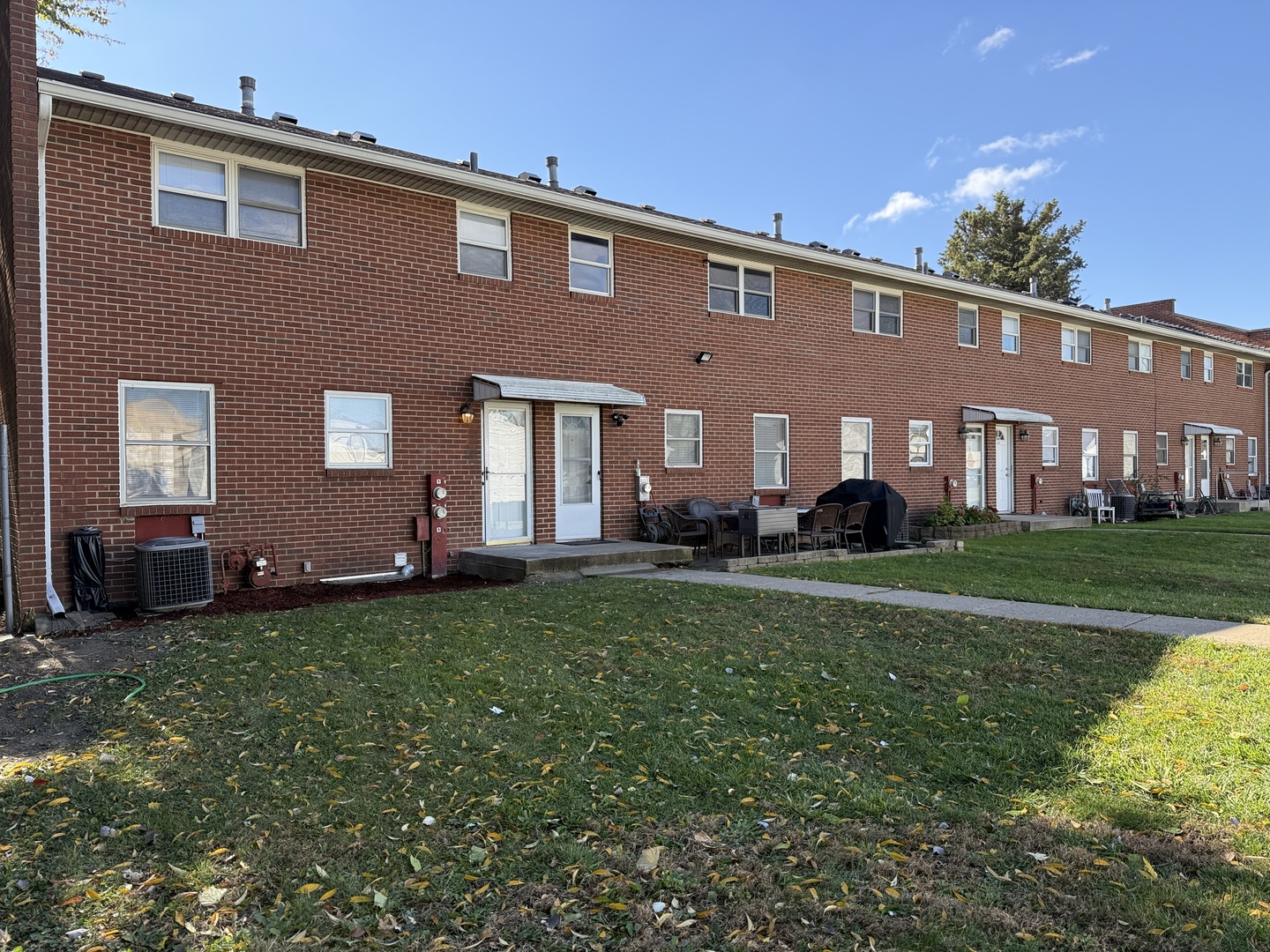 691 OLD INDIAN TRAIL Road, Aurora, IL 60506