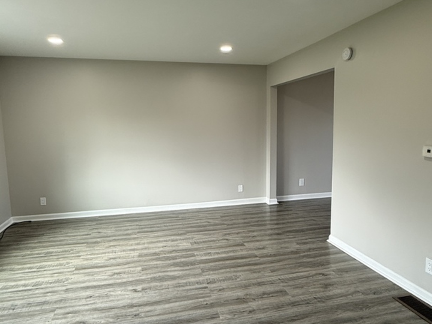 691 OLD INDIAN TRAIL Road, Aurora, IL 60506