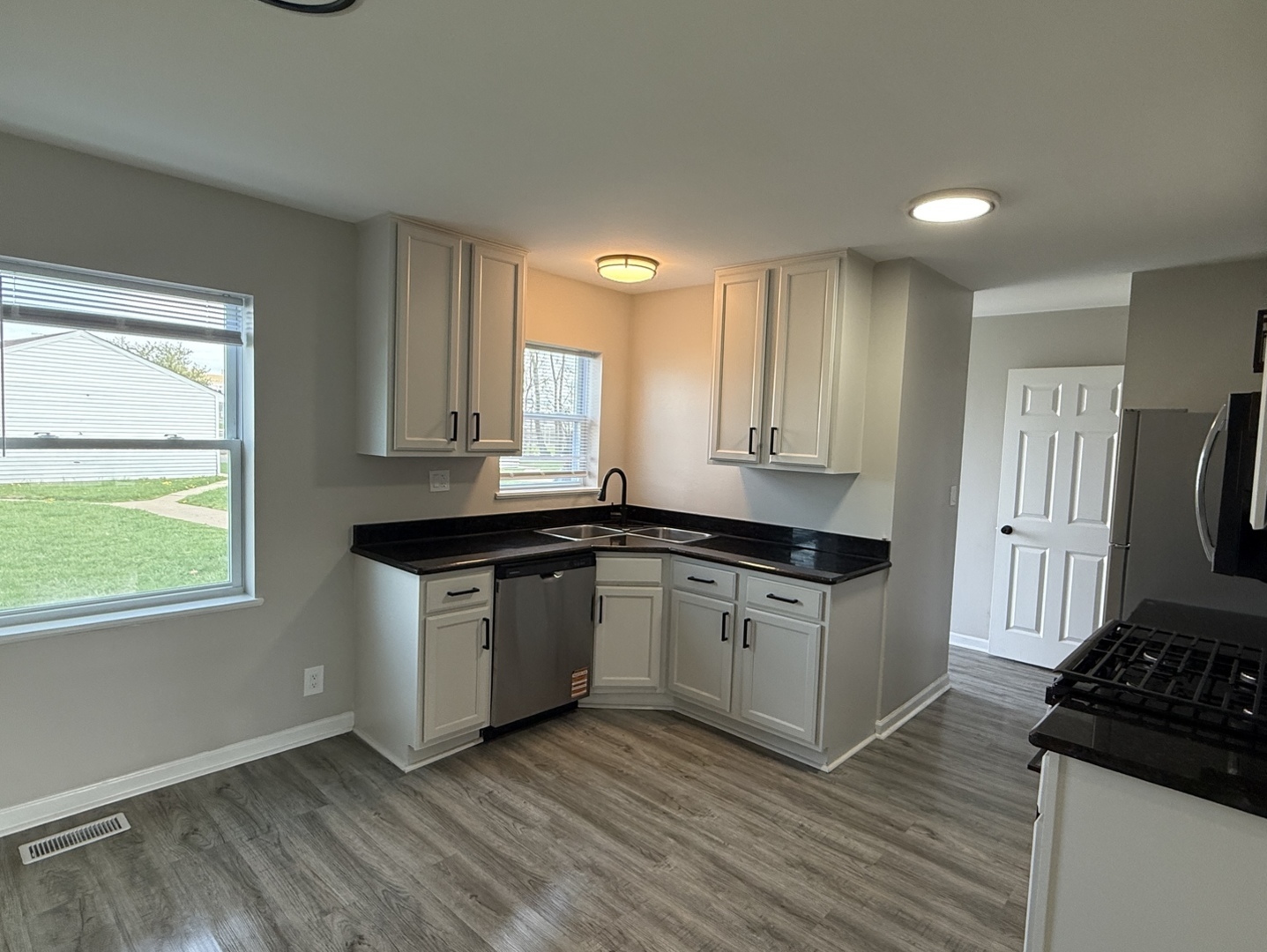 691 OLD INDIAN TRAIL Road, Aurora, IL 60506