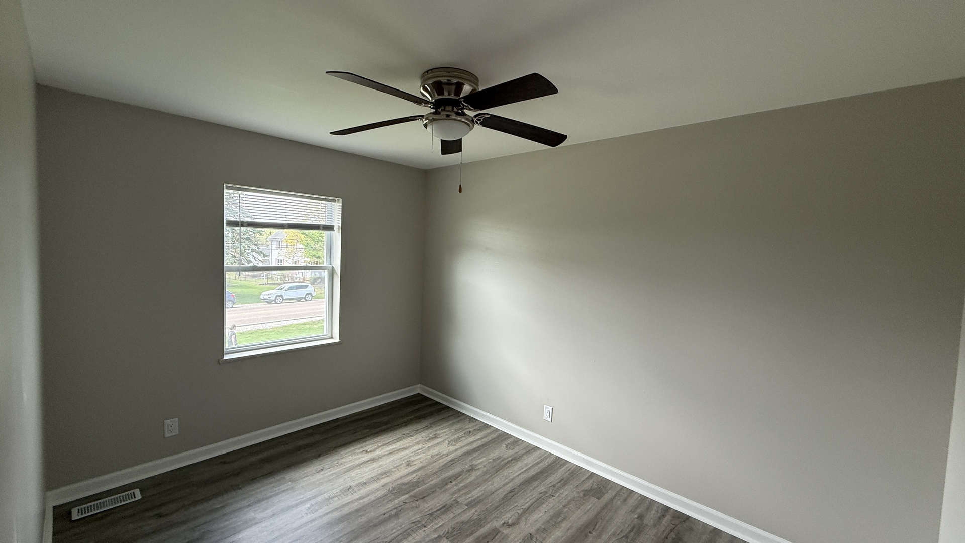 691 OLD INDIAN TRAIL Road, Aurora, IL 60506