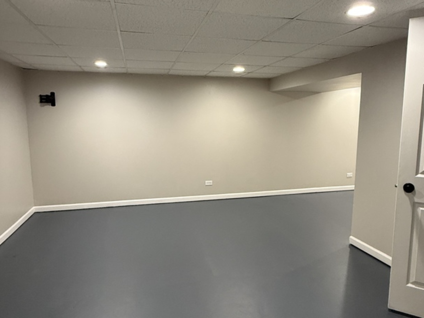 691 OLD INDIAN TRAIL Road, Aurora, IL 60506