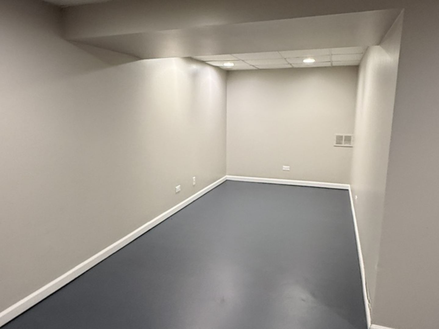 691 OLD INDIAN TRAIL Road, Aurora, IL 60506