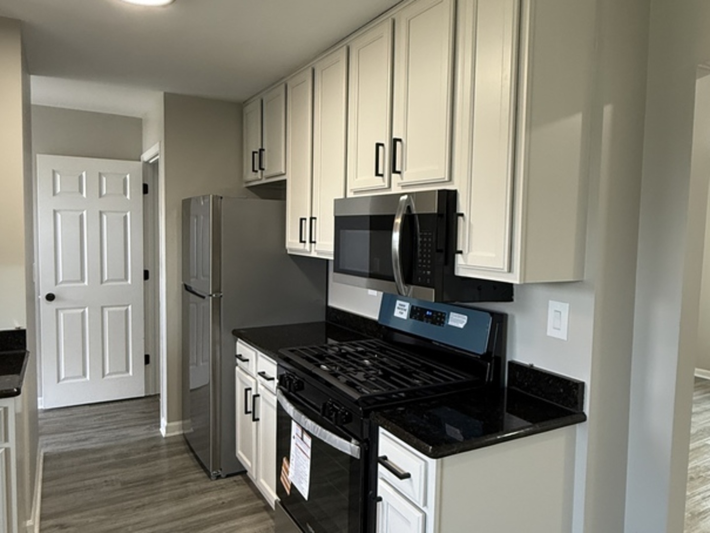 691 OLD INDIAN TRAIL Road, Aurora, IL 60506