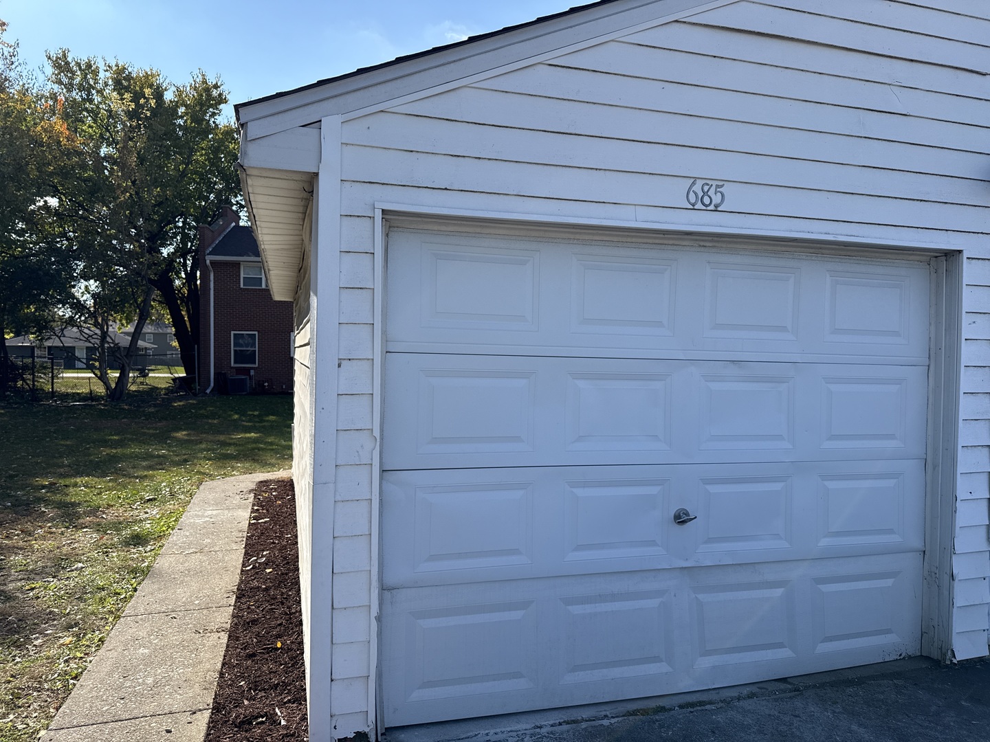 691 OLD INDIAN TRAIL Road, Aurora, IL 60506