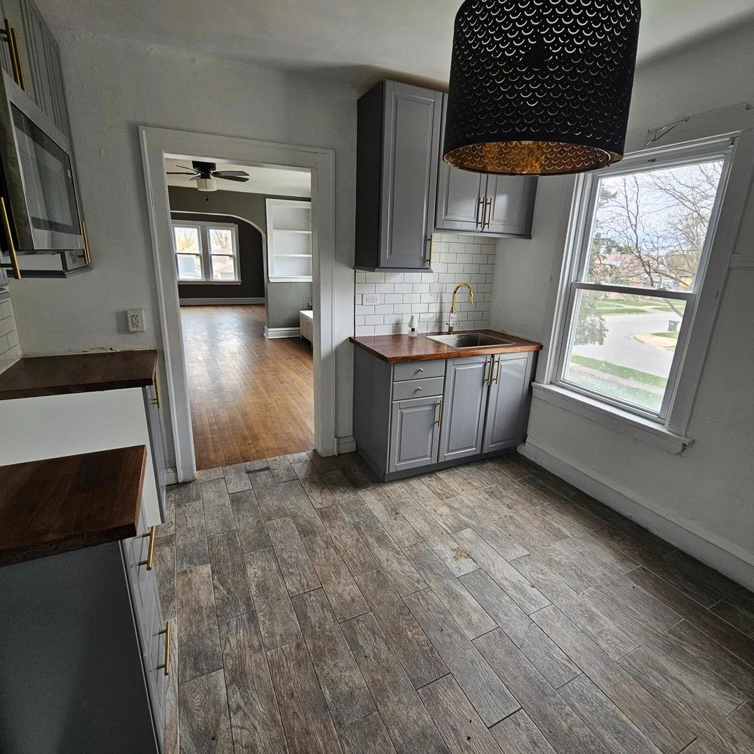 2626 W 96th Place, Evergreen Park, IL 60805